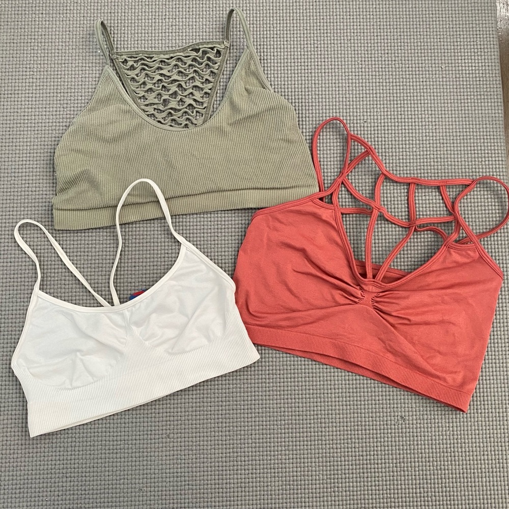 🙌🏻3/$15 Bundle of bralettes!